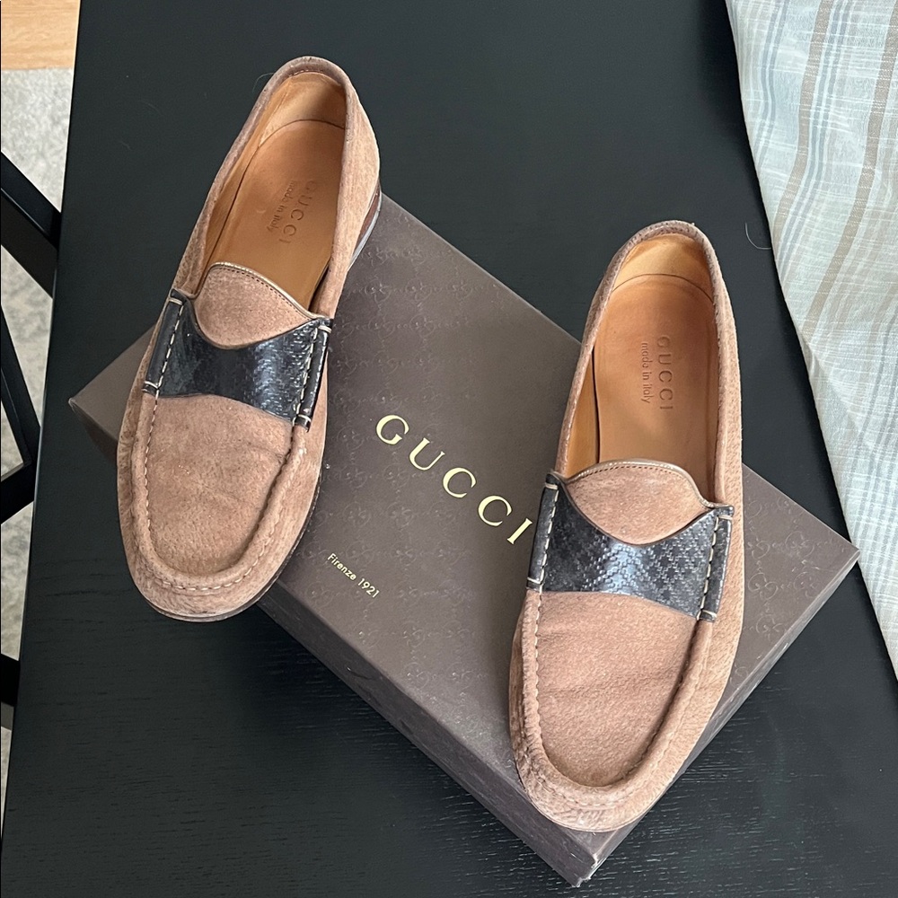 Gucci Men's Tan Loafers with Black Detail